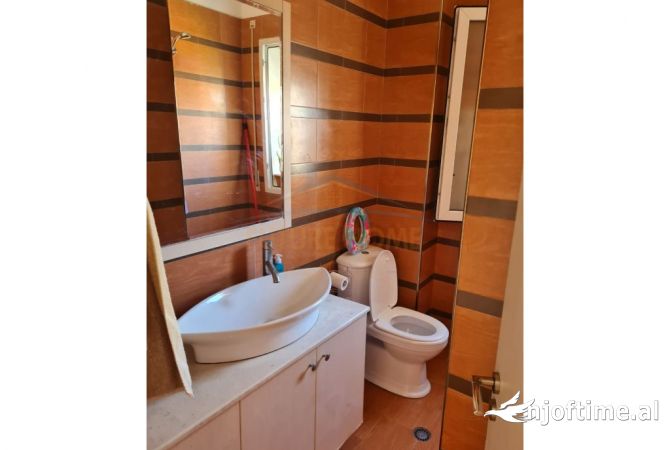 Shtepi me qera Apartament ne Tirane, 2+1, Mobilimi E mobiluar, Pagesa 499  Euro.