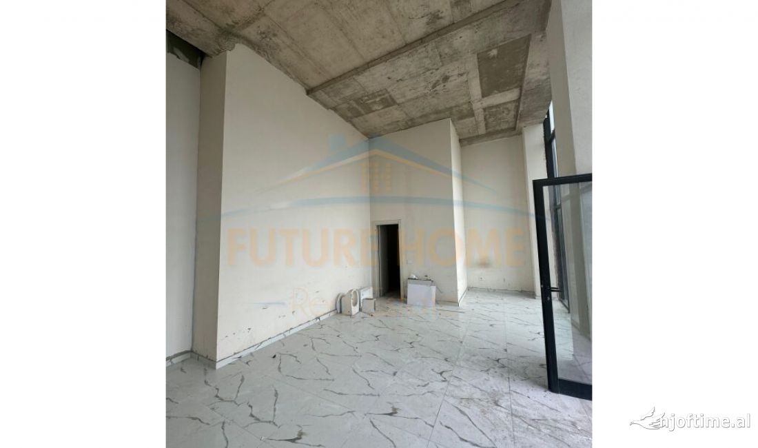 Ambjent biznesi me qera , ish dogana buz rruges (1000Eurobruto)