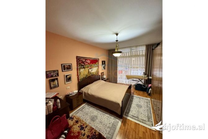 Shtepi ne shitje Apartament ne Tirane, 2+1, Mobilimi E mobiluar, Pagesa 286,000  Euro.