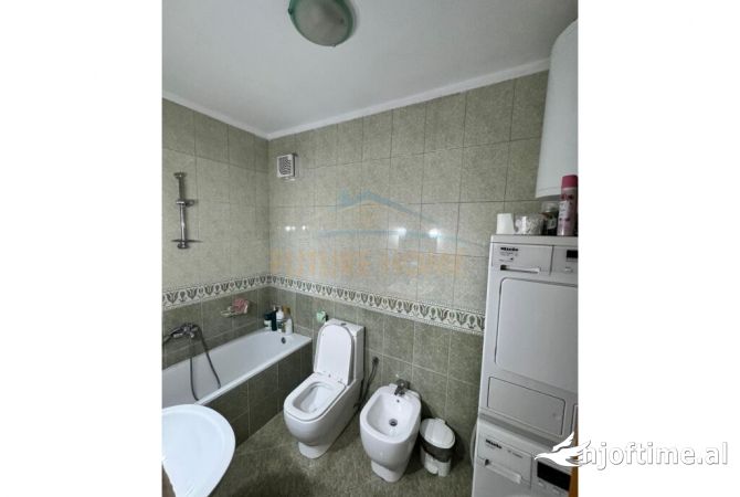 Shtepi ne shitje Apartament ne Tirane, 2+1, Mobilimi E mobiluar, Pagesa 286,000  Euro.