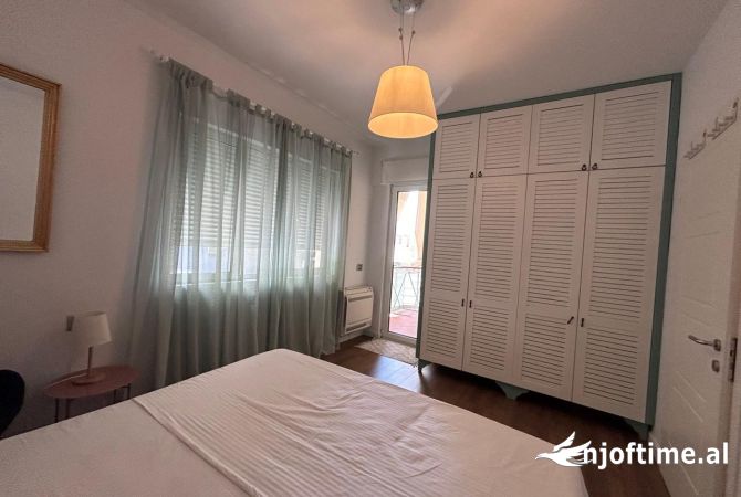 Shtepi me qera Apartament ne Tirane, 2+1, Mobilimi E mobiluar, Pagesa 1,000  Euro.