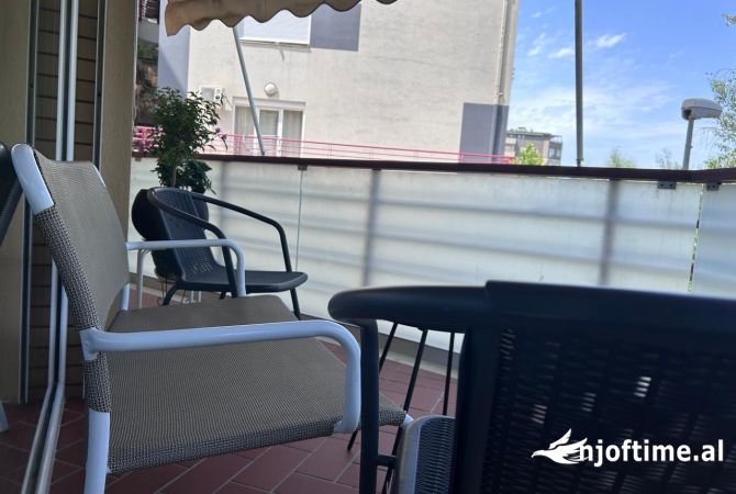 Shtepi me qera Apartament ne Tirane, 2+1, Mobilimi E mobiluar, Pagesa 1,000  Euro.