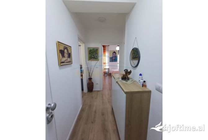 Shtepi ne shitje Apartament ne Tirane, 2+1, Mobilimi E mobiluar, Pagesa 149,000  Euro.