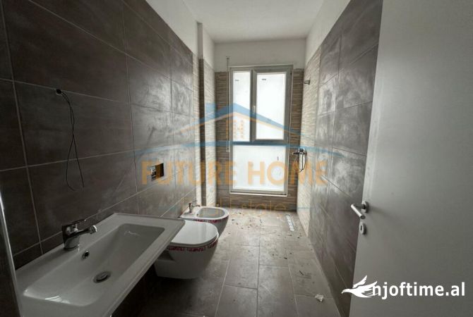 Shtepi ne shitje Apartament ne Tirane, 2+1, Mobilimi Bosh, pa mobiluar, Pagesa 188,600  Euro.