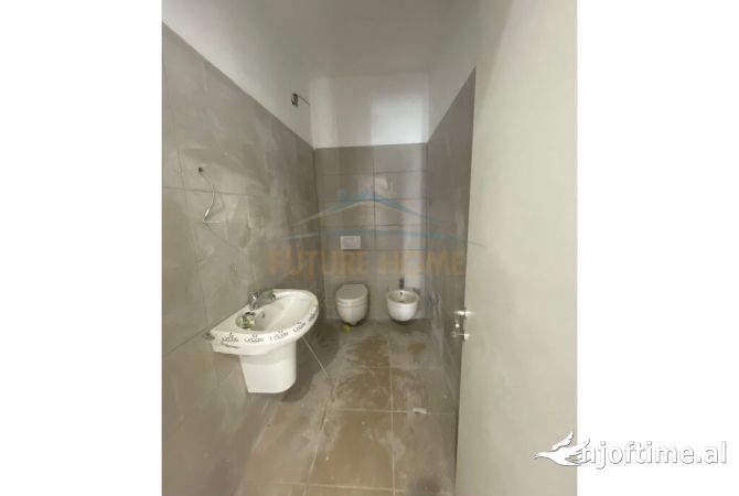 Shtepi ne shitje Apartament ne Tirane, 2+1, Mobilimi Bosh, pa mobiluar, Pagesa 214,000  Euro.