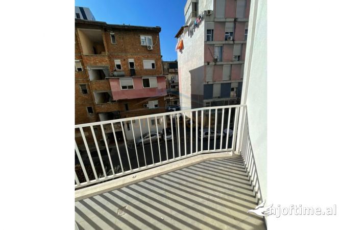 Shtepi ne shitje Apartament ne Tirane, 2+1, Mobilimi Bosh, pa mobiluar, Pagesa 214,000  Euro.
