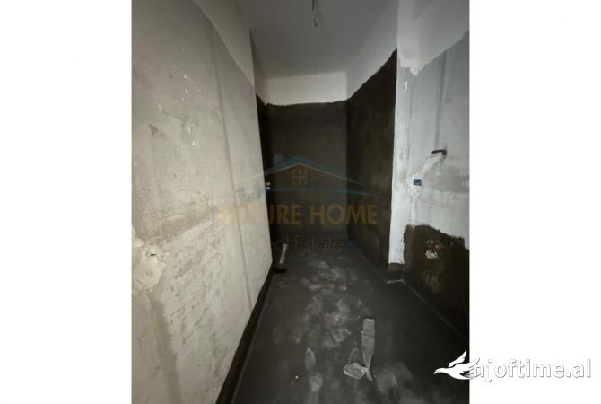 Shtepi ne shitje Apartament ne Tirane, 2+1, Mobilimi Bosh, pa mobiluar, Pagesa 167,000  Euro.