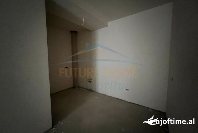 Shtepi ne shitje Apartament ne Tirane, 2+1, Mobilimi Bosh, pa mobiluar, Pagesa 198,500  Euro.
