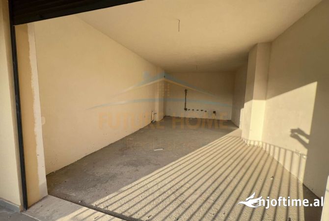 Shtepi ne shitje Apartament ne Tirane, 3+1, Mobilimi Bosh, pa mobiluar, Pagesa 249,900  Euro.