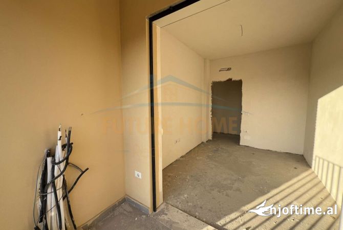 Shtepi ne shitje Apartament ne Tirane, 3+1, Mobilimi Bosh, pa mobiluar, Pagesa 249,900  Euro.