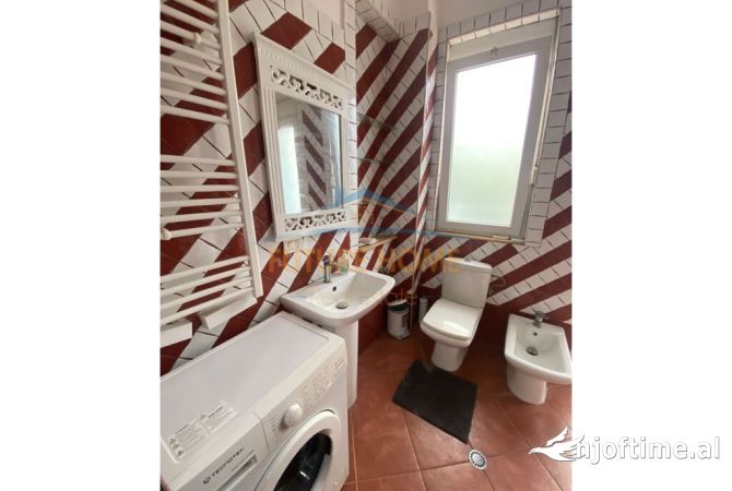 Shtepi me qera Apartament ne Tirane, 2+1, Mobilimi E mobiluar, Pagesa 649  Euro.