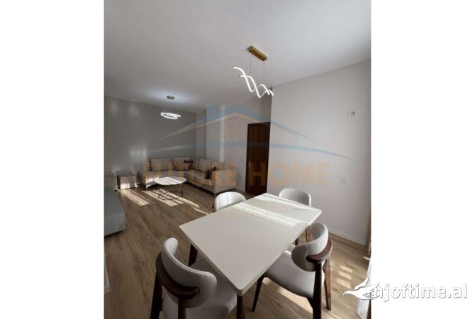 Shtepi ne shitje Apartament ne Tirane, 2+1, Mobilimi E mobiluar, Pagesa 118,000  Euro.