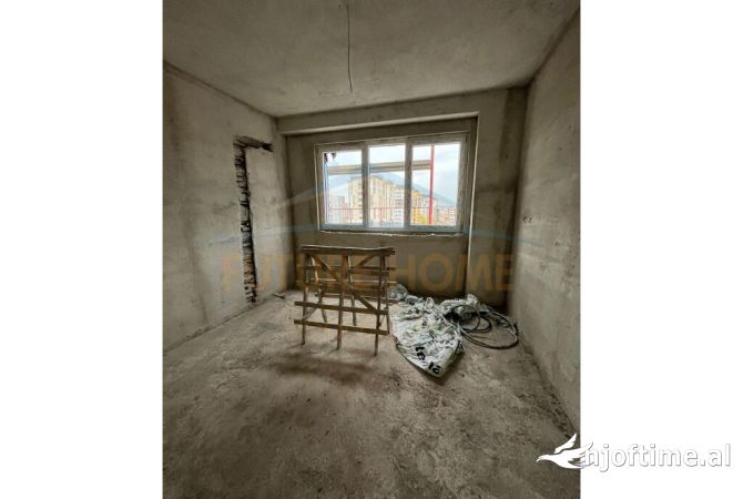 Shtepi ne shitje Apartament ne Tirane, 2+1, Mobilimi Bosh, pa mobiluar, Pagesa 145,000  Euro.