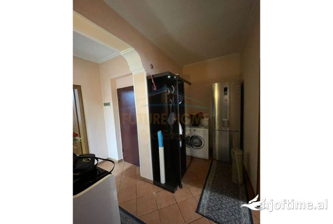 Shtepi me qera Apartament ne Tirane, 2+1, Mobilimi E mobiluar, Pagesa 450  Euro.