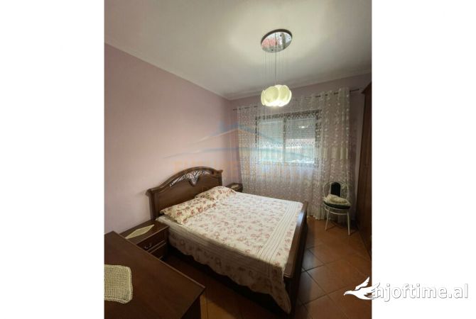 Shtepi me qera Apartament ne Tirane, 2+1, Mobilimi E mobiluar, Pagesa 450  Euro.
