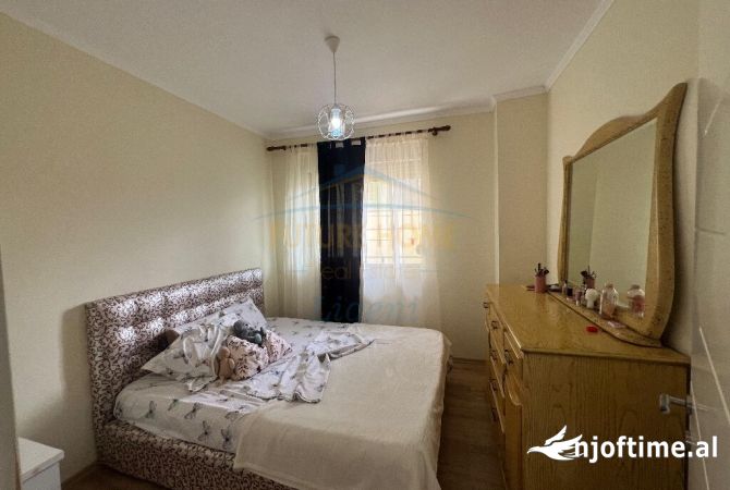 Shtepi ne shitje Apartament ne Tirane, 3+1, Mobilimi E mobiluar, Pagesa 249,900  Euro.