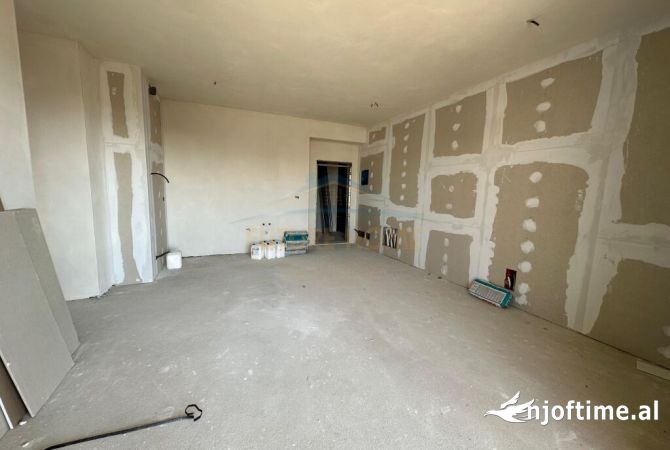 Shtepi ne shitje Apartament ne Tirane, 2+1, Mobilimi Bosh, pa mobiluar, Pagesa 245,000  Euro.