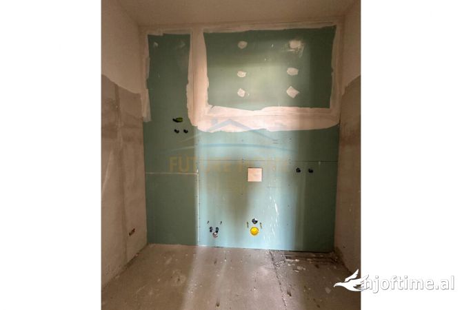 Shtepi ne shitje Apartament ne Tirane, 2+1, Mobilimi Bosh, pa mobiluar, Pagesa 245,000  Euro.