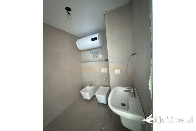 Shtepi ne shitje Apartament ne Tirane, 2+1, Mobilimi Bosh, pa mobiluar, Pagesa 155,000  Euro.