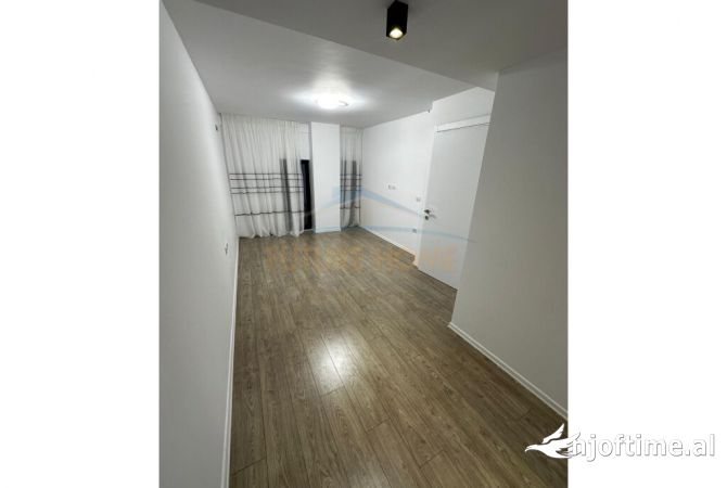 Shtepi ne shitje Apartament ne Tirane, 3+1, Mobilimi E mobiluar, Pagesa 240,000  Euro.