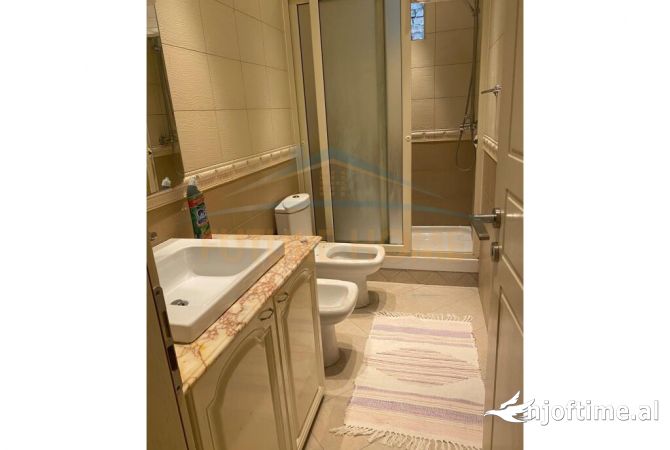 Shtepi me qera Apartament ne Tirane, 3+1, Mobilimi E mobiluar, Pagesa 799  Euro.