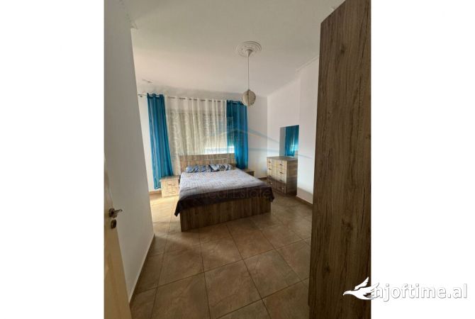 Shtepi ne shitje Apartament ne Tirane, 2+1, Mobilimi E mobiluar, Pagesa 128,000  Euro.