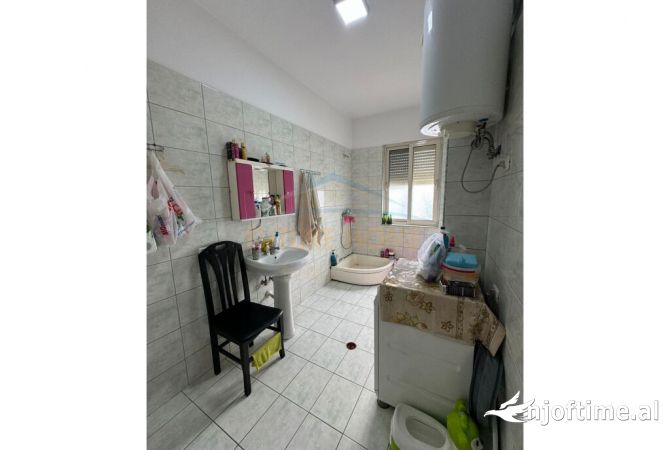 Shtepi ne shitje Apartament ne Tirane, 2+1, Mobilimi E mobiluar, Pagesa 128,000  Euro.