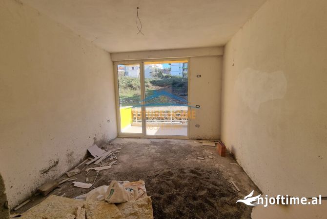 Shtepi ne shitje Apartament ne Tirane, 3+1, Mobilimi Bosh, pa mobiluar, Pagesa 127,000  Euro.