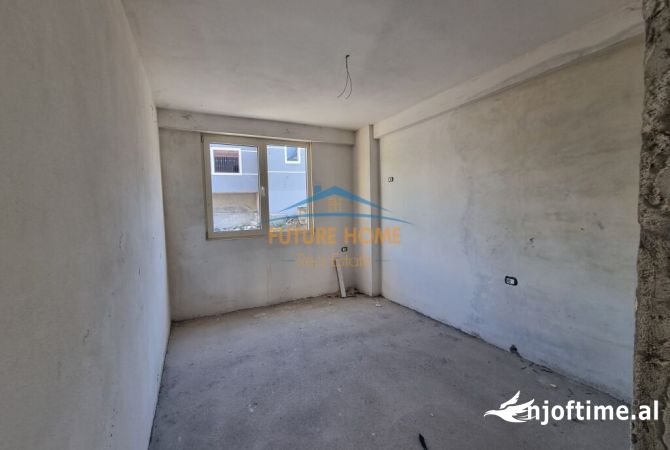 Shtepi ne shitje Apartament ne Tirane, 3+1, Mobilimi Bosh, pa mobiluar, Pagesa 127,000  Euro.