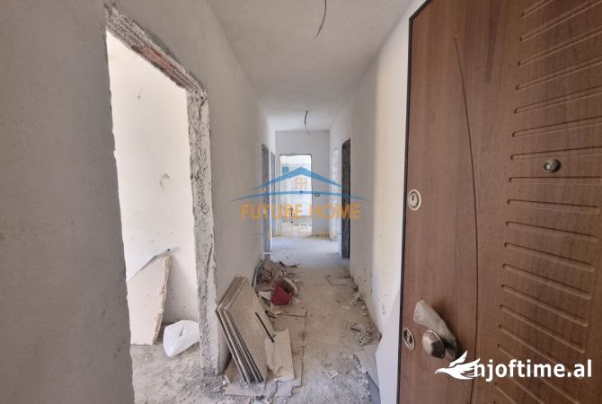 Shtepi ne shitje Apartament ne Tirane, 3+1, Mobilimi Bosh, pa mobiluar, Pagesa 127,000  Euro.