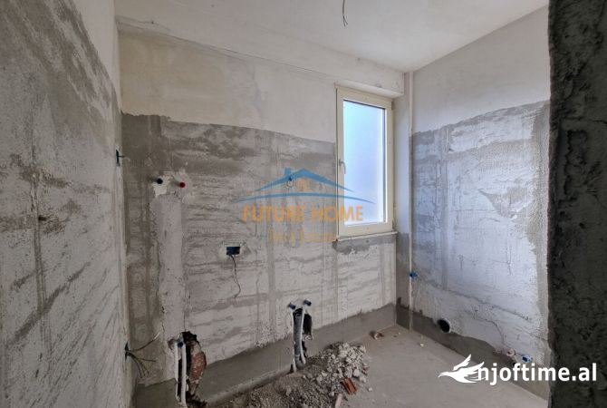 Shtepi ne shitje Apartament ne Tirane, 3+1, Mobilimi Bosh, pa mobiluar, Pagesa 127,000  Euro.