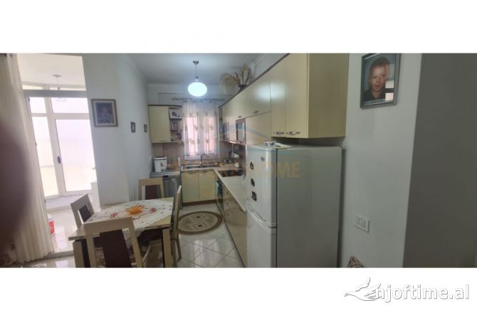 Shtepi ne shitje Apartament ne Tirane, 2+1, Mobilimi E mobiluar, Pagesa 151,000  Euro.