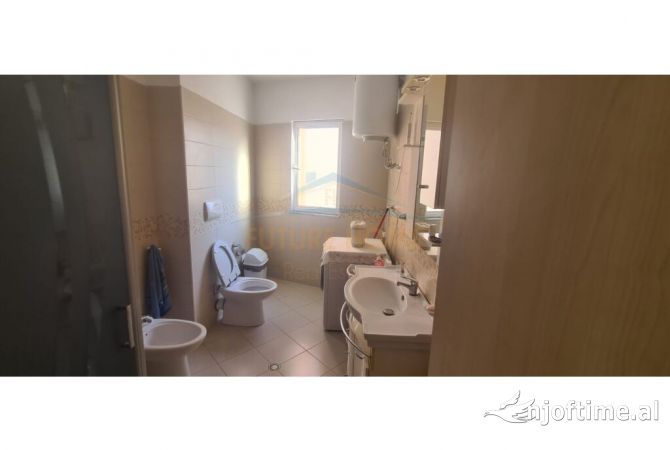 Shtepi ne shitje Apartament ne Tirane, 2+1, Mobilimi E mobiluar, Pagesa 151,000  Euro.