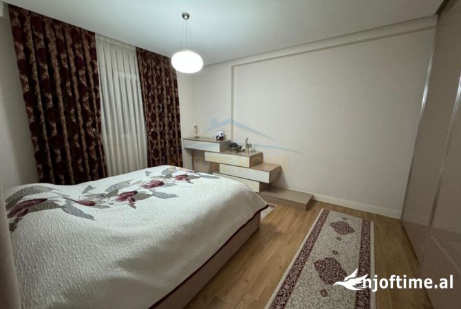 Shtepi ne shitje Apartament ne Tirane, 2+1, Mobilimi E mobiluar, Pagesa 225,000  Euro.