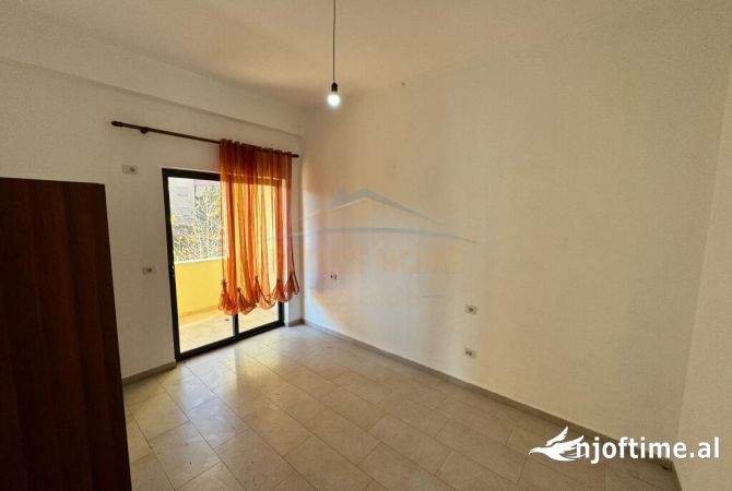 Shtepi ne shitje Apartament ne Tirane, 2+1, Mobilimi Bosh, pa mobiluar, Pagesa 139,990  Euro.