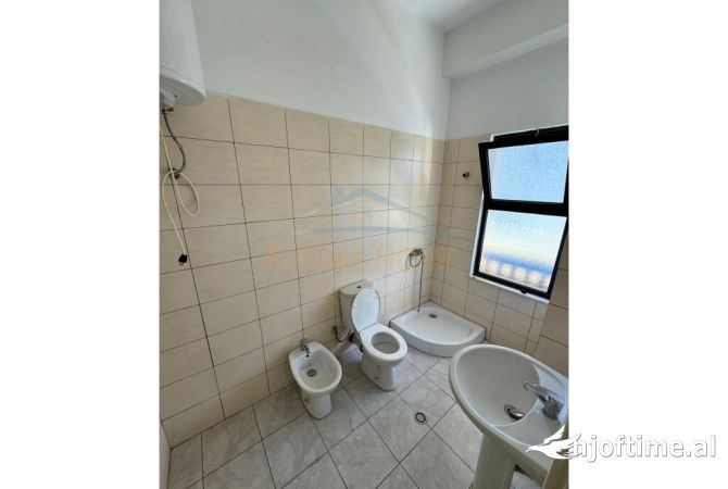 Shtepi ne shitje Apartament ne Tirane, 2+1, Mobilimi Bosh, pa mobiluar, Pagesa 139,990  Euro.