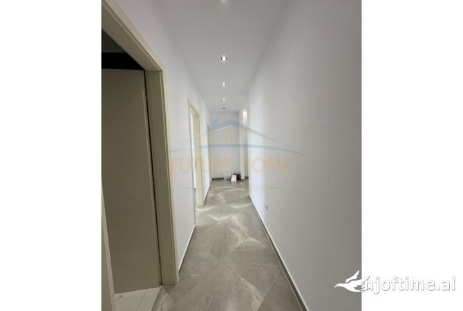 Shtepi ne shitje Apartament ne Tirane, 3+1, Mobilimi Bosh, pa mobiluar, Pagesa 500,000  Euro.