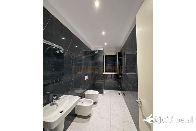 Shtepi ne shitje Apartament ne Tirane, 3+1, Mobilimi Bosh, pa mobiluar, Pagesa 500,000  Euro.