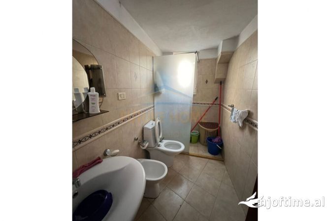 Shtepi ne shitje Apartament ne Tirane, 2+1, Mobilimi E mobiluar, Pagesa 212,000  Euro.