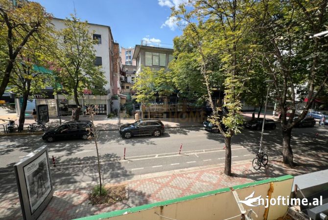 Shtepi ne shitje Apartament ne Tirane, 2+1, Mobilimi E mobiluar, Pagesa 212,000  Euro.