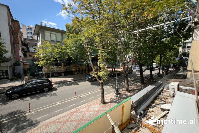 Shtepi ne shitje Apartament ne Tirane, 2+1, Mobilimi E mobiluar, Pagesa 212,000  Euro.