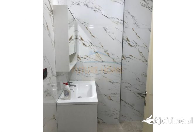 Shtepi me qera Apartament ne Tirane, 2+1, Mobilimi E mobiluar, Pagesa 800  Euro.