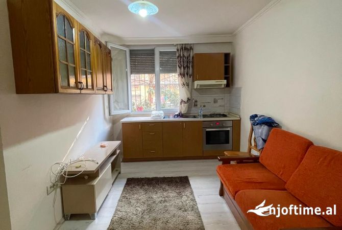 Shtepi ne shitje Apartament ne Tirane, 1+1, Mobilimi E mobiluar, Pagesa 103,000  Euro.