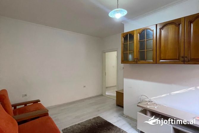 Shtepi ne shitje Apartament ne Tirane, 1+1, Mobilimi E mobiluar, Pagesa 103,000  Euro.