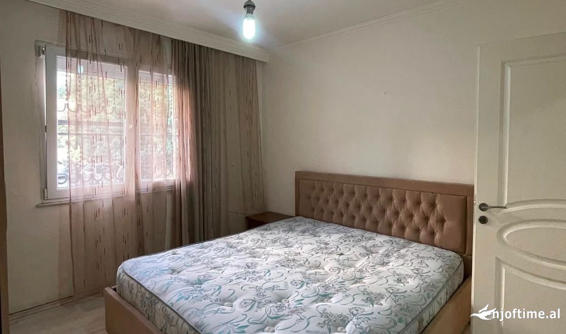 Shtepi ne shitje Apartament ne Tirane, 1+1, Mobilimi E mobiluar, Pagesa 103,000  Euro.