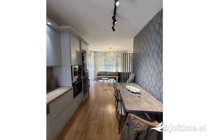 Shtepi me qera 2+1 ne Tirane - 650 Euro