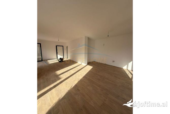 Shtepi ne shitje 3+1 ne Tirane - 305,000 Euro