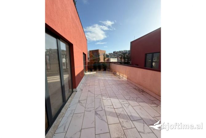 Shtepi ne shitje Apartament ne Tirane, 3+1, Mobilimi Bosh, pa mobiluar, Pagesa 305,000  Euro.