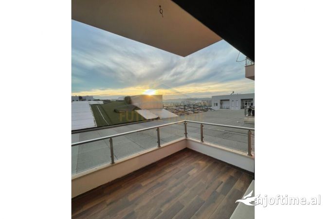 Ambjent biznesi me qera afer ring centre, zogu i zi 