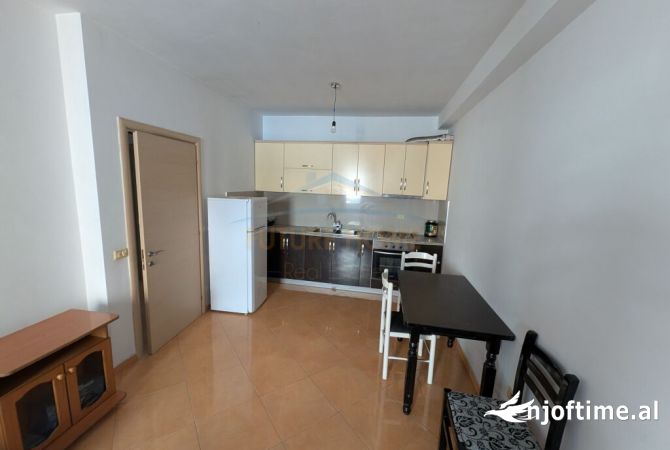 Shtepi ne shitje Apartament ne Tirane, 1+1, Mobilimi Pjeserisht e mobiluar, Pagesa 85,000  Euro.